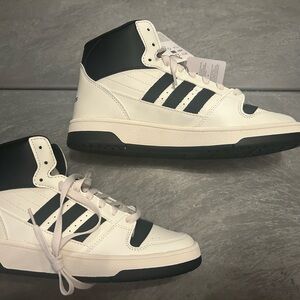 NWT women's Adidas Break
Start Mid basketball shoes in white. Size 8.5